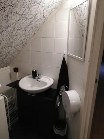 Kullerkupu Hostel Kuressaare Buitenkant foto